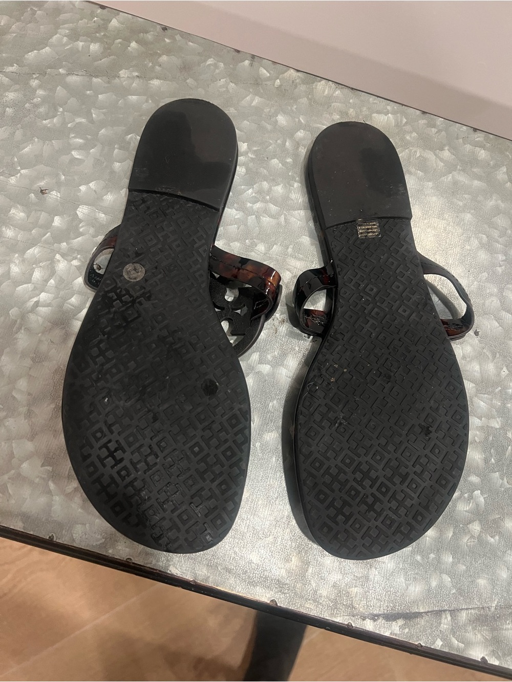 Tory Burch Tortoiseshell Jelly Medallion Thong Sandals in Brown and Black - Picture 3 of 3
